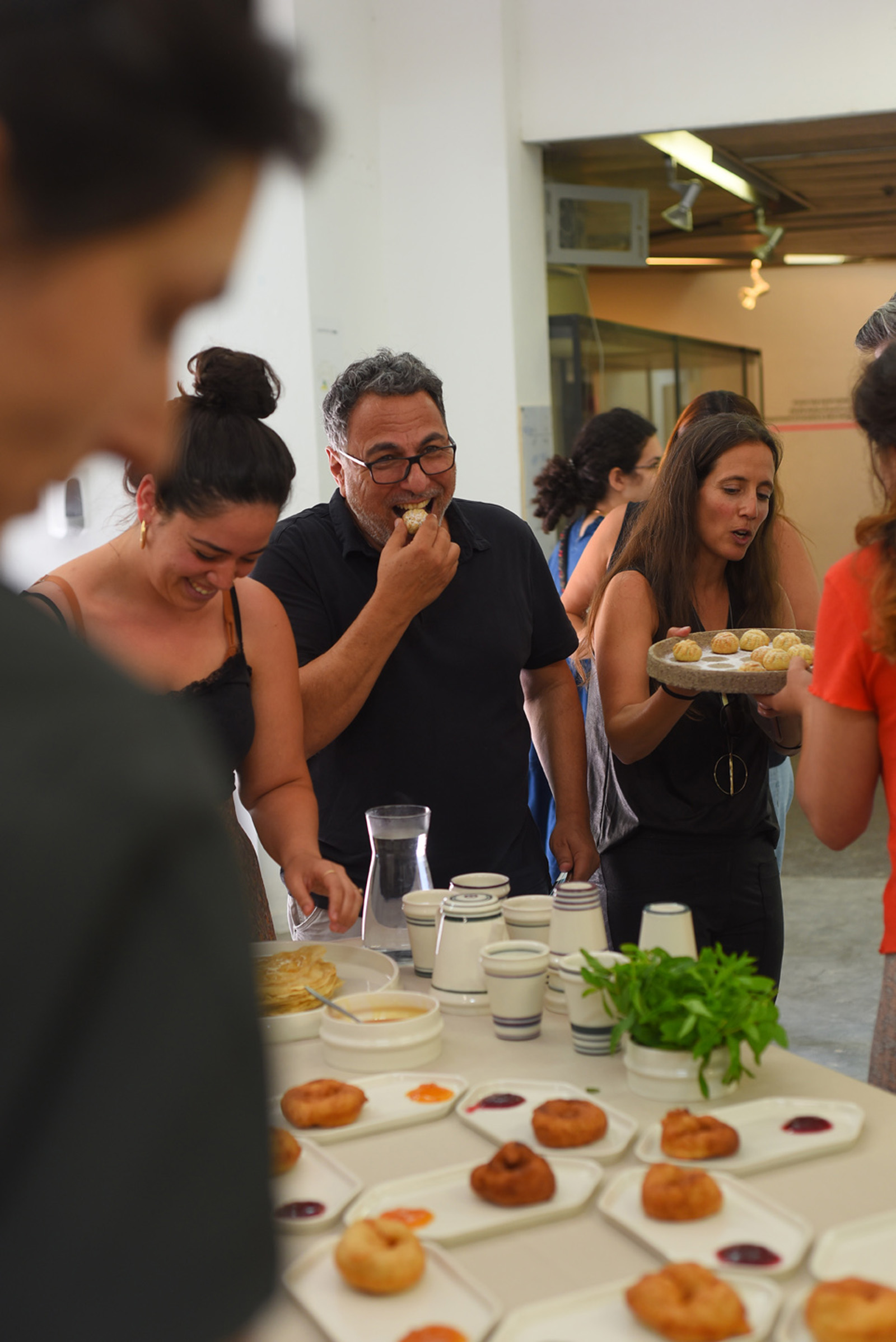 ארוחה במזוודה: שף חיים כהן במחלקה לעיצוב קרמי וזכוכית