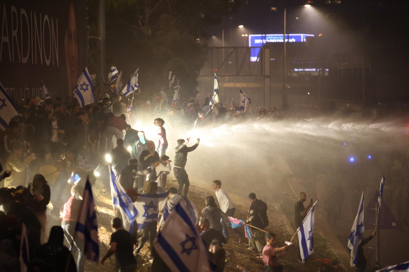 אורן זיו, צילום של מפגינים בתל אביב, 2023