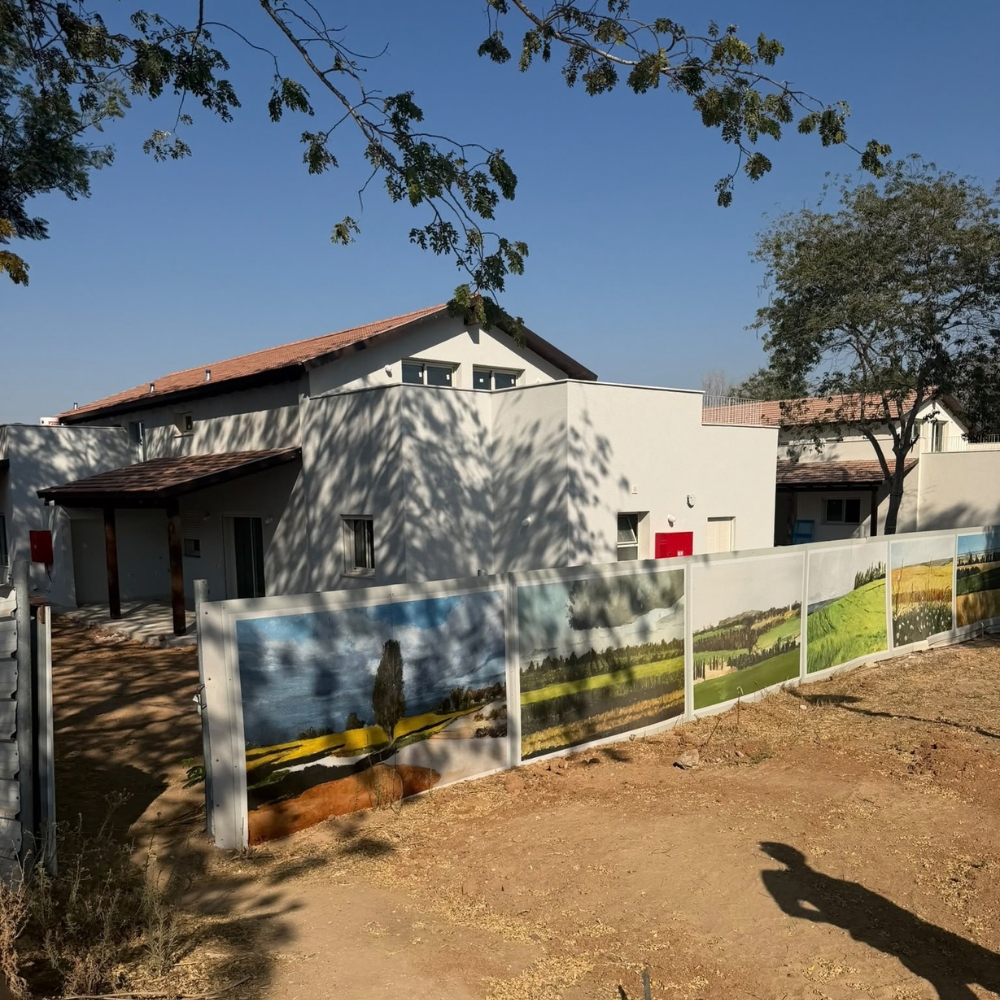 סיור בבארי עם איורים מפרויקט זיכרון עוטף