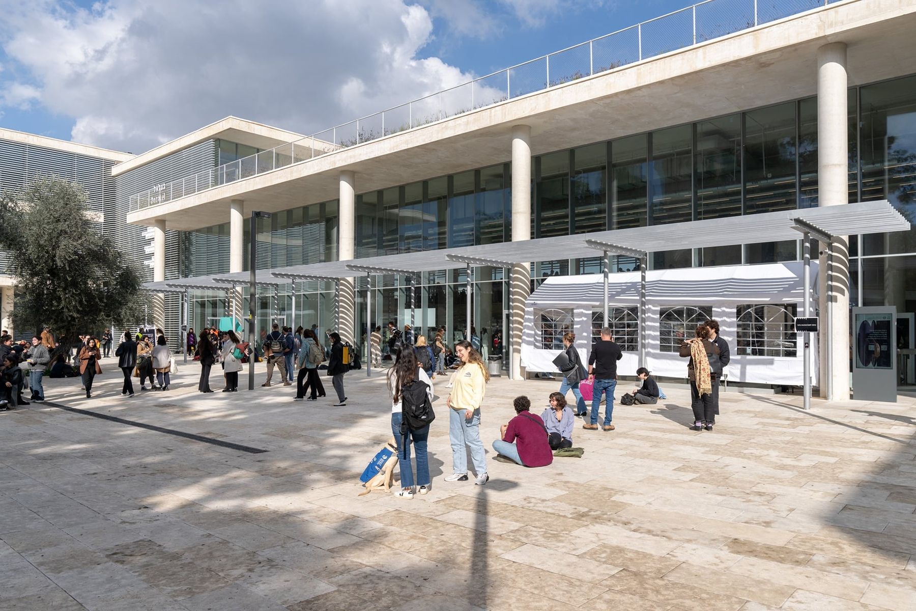 Bezalel's Jack, Joseph and Morton Mandel Campus (Photography: Daniel Hanoch)